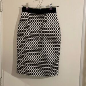 Banana republic size O petite skirt. Stretchy waist. Well loved 🖤🤍